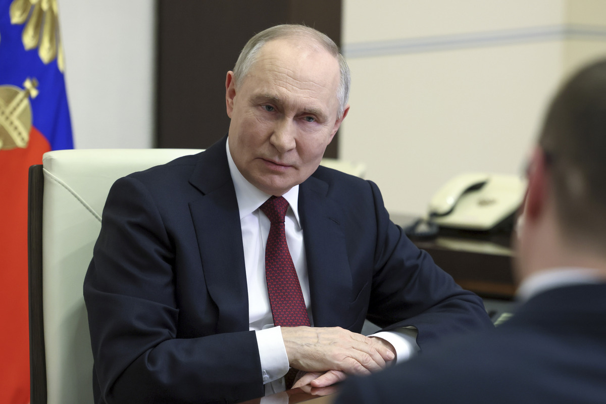 Putin Condemns Zelenskiy’s Stance on Peace Talks as “Practically Impossible”