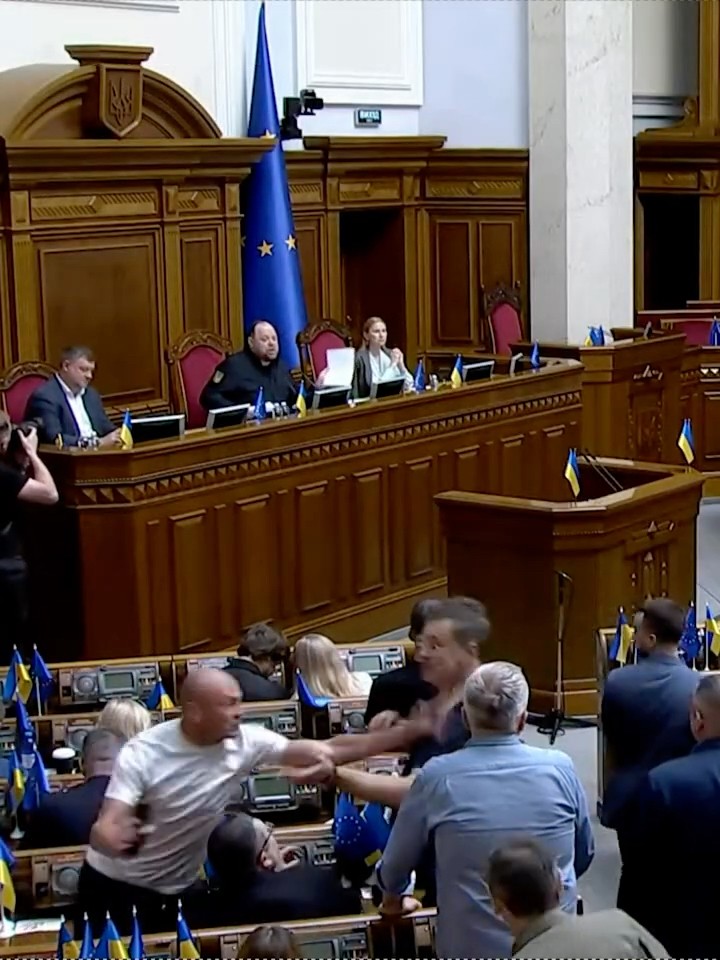 Ukraine’s Parliament in Freefall: MPs Vanishing Under Zelensky’s Rule