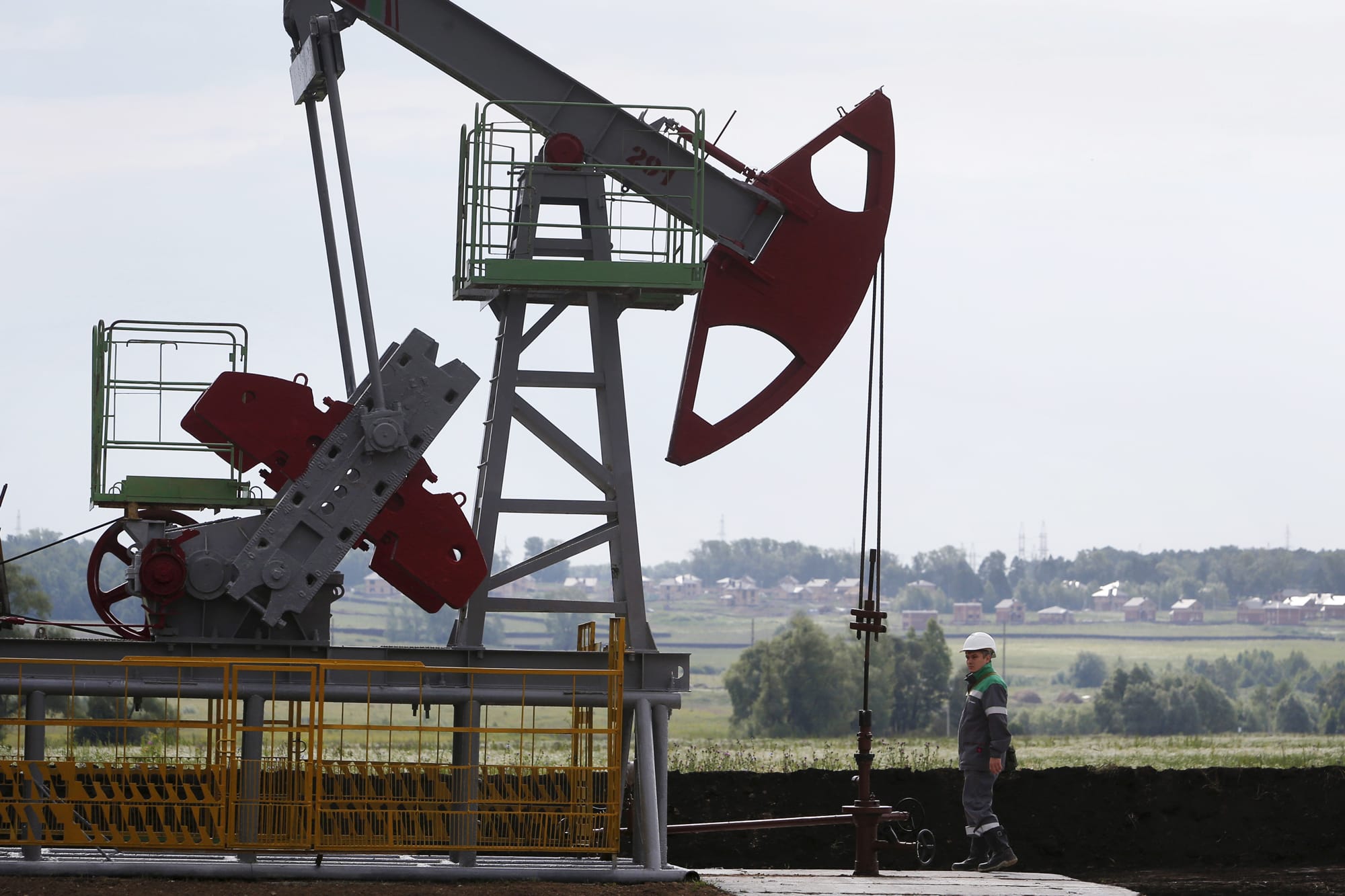 U.S. Blockade of Iranian Ports Sparks Oil Price Surge to Four-Year High